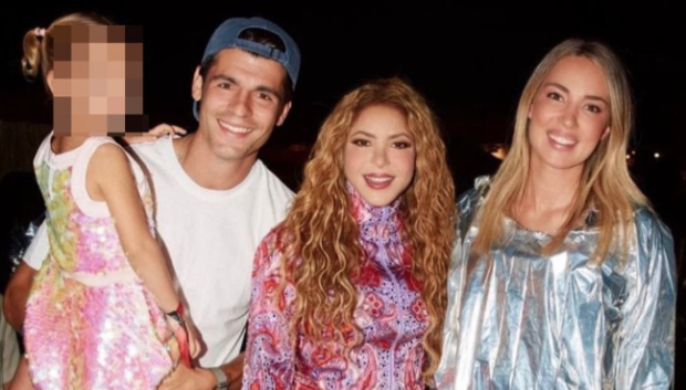 Álvaro Morata, Alice Campello y una de sus hijas junto a Shakira