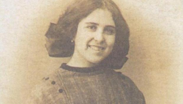 Una joven Maria dels Angels