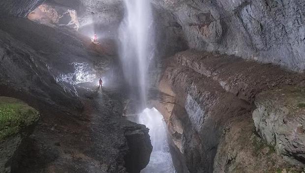 El Monumento Natural de Ojo Guareña es un complejo kárstico formado por más de 110 km de galerías