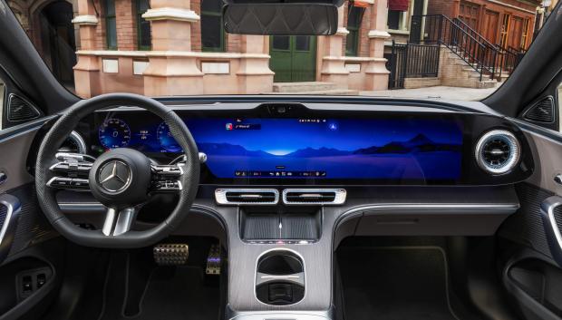 La pantalla interior es la más grande que nos hemos encontrado en un coche de calle