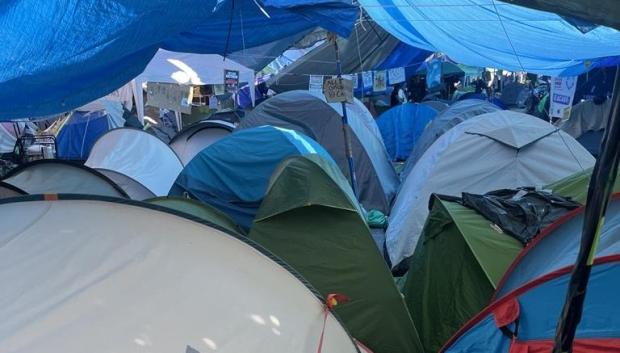 Aspecto de la acampada en Sol