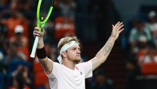 Alejandro Davidovich celebra la victoria en Masters 1000 de Shanghái ante Rafa Jódar
