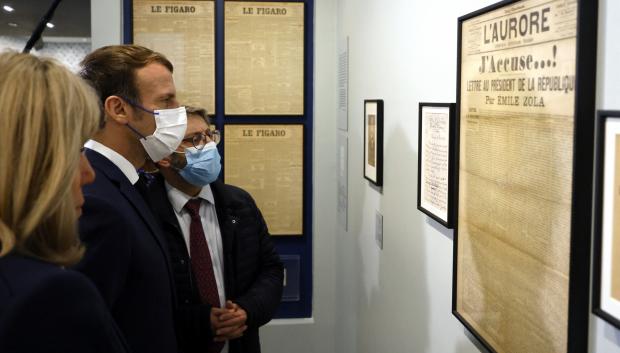 El presidente francés Emmanuel Macron en el Museo del Caso Dreyfus