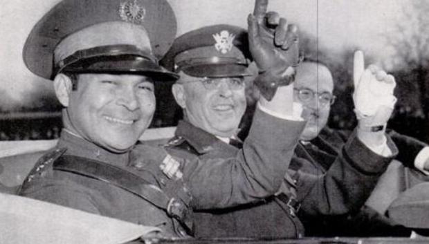 Batista con el Jefe de Estado Mayor del Ejército de los Estados Unidos Malin Craig durante el vigésimo desfile del Día del Armisticio en 1938
