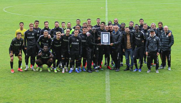 Alireza ha compartido el galardón en el entrenamiento con el resto de la plantilla en el Estadio do Bessa