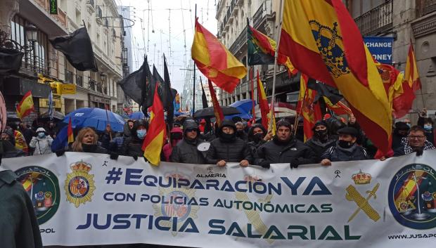 Cabecera de la manifestación convocada por la plataforma «No a la España insegura»