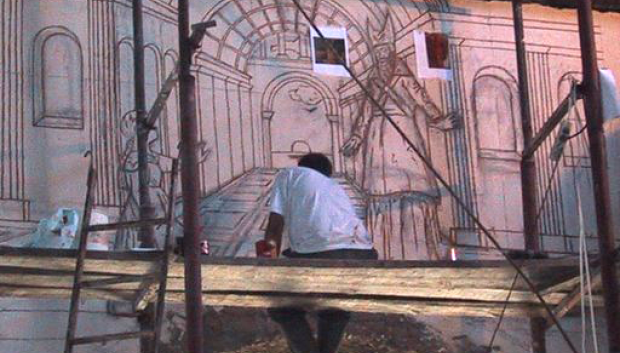 El pintor Carlos Romano trabajando en la Catedral de Justo