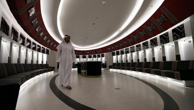 Vista general de uno de los vestuarios para los jugadores en el nuevo estadio Al Bayt en Al Khor