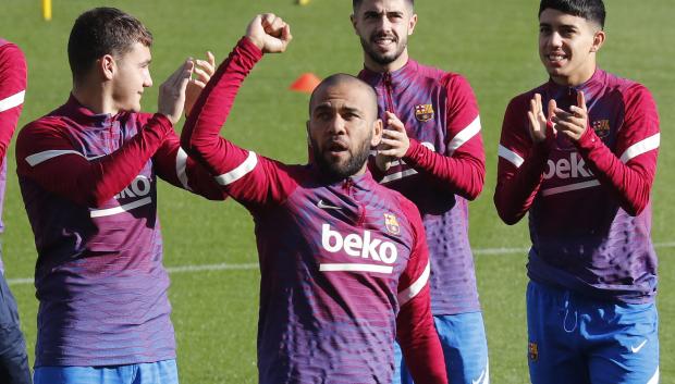Dani Alves se quedará sin disputar la Europa League con el Barça .