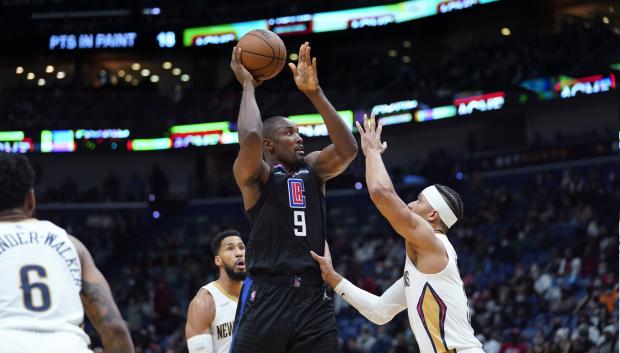 Serge Ibaka durante un partido con los Clippers