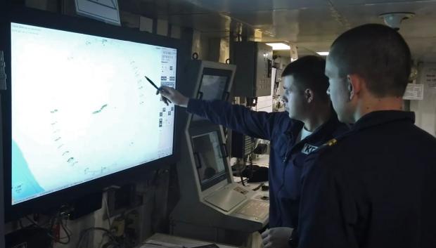 Militares rusos durante ejercicios navales en las aguas de la costa del Mar Negro en Crimea