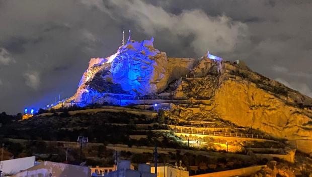 El Castillo de Santa se ilumina con los colores de Ucrania