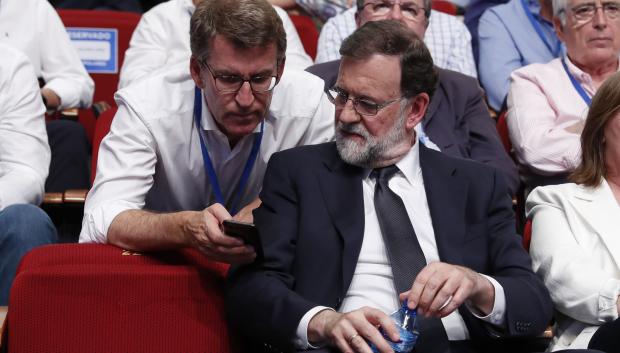 Mariano Rajoy y Núñez Feijóo en el Congreso Extraordinario que puso a Casado al frente del PP