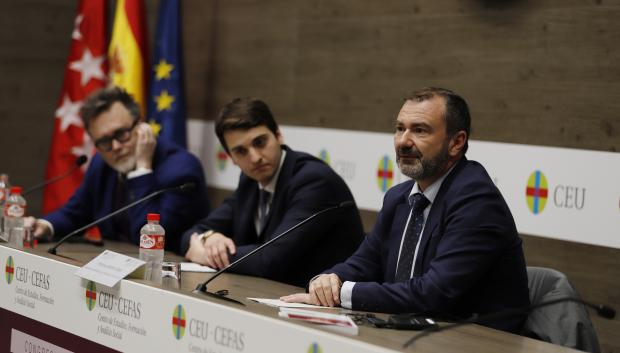 Dreher, Giubilei y Paco Serrano durante la mesa redonda del Congreso Internacional del CEU