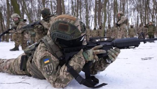 Soldado ucraniano en el frente