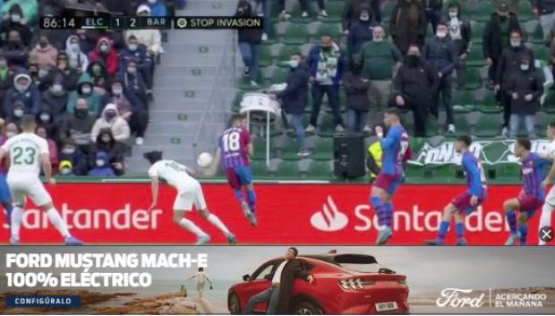 Momento en el que el balón golpea en el brazo de Jordi Alba