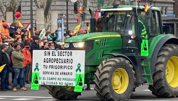 Los tractores y los vehículos de siembra han tomado la capital