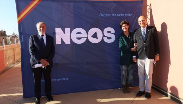 Jaime Mayor Oreja, María San Gil y Alejo Vidal-Quadras, en el acto de presentación de NEOS en Sevilla