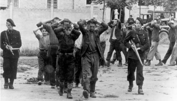 Milicianos realizando una redada, julio de 1944