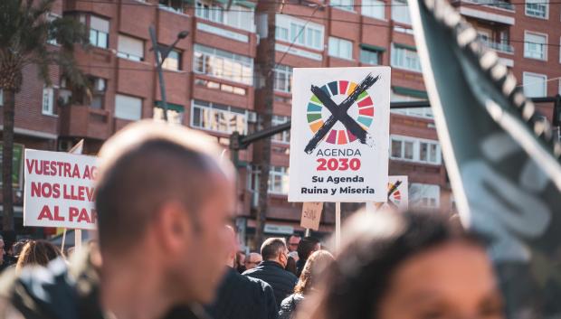 Otra de las proclamas de Vox y del sindicato Solidaridad es el rechazo a la Agenda 2030, como se ve en esta pancarta de la concentración en Murcia del pasado febrero