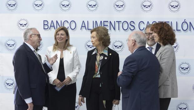 La Reina Sofía, durante una visita el pasado lunes en Castellón al Banco de Alimentos