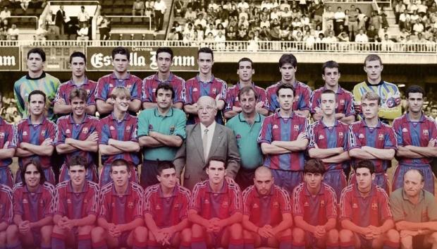 Iván de la Peña (quinto por la derecha en la primera fila) con el Barcelona B