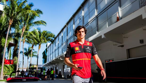 El piloto español Carlos Sainz en el circuito de F1 de Miami