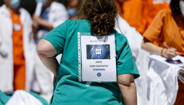 Sanitaria protesta este viernes en las puertas del Hospital Gregorio Marañón de Madrid
