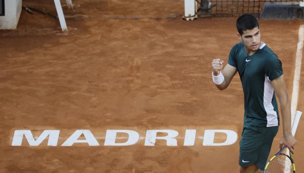 Carlos Alcaraz celebra un punto durante la final del Mutua Madrid Open contra Zverev