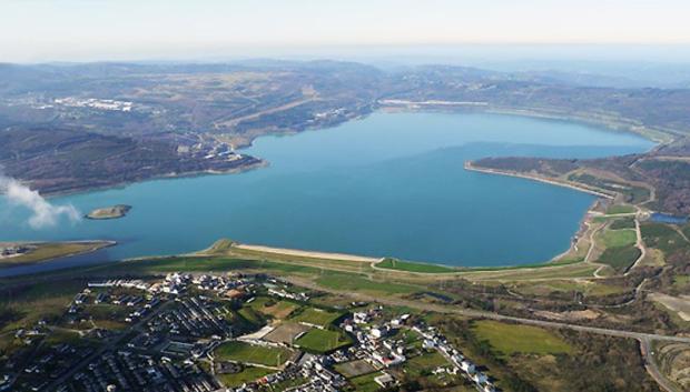 El lago de Puentes de García Rodríguez, también llamado lago de As Pontes es un lago artificial situado en la localidad de Puentes de García Rodríguez, en la provincia de La Coruña, España