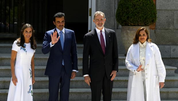 La reina Letizia, el emir Al Zani, Felipe VI y Mozah Bint Nasser, en el Palacio Real de Madrid