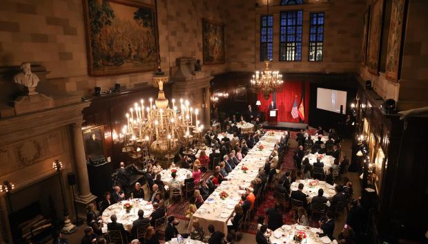 Felipe VI, durante la cena celebrada en su honor en el exclusivo club de Harvard, en mitad del Manhattan neoyorkino