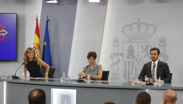 Yolanda Díaz contestó a la pregunta sobre la supuesta ilegalidad de los contratos para la Cumbre de la OTAN, en lugar de la ministra portavoz del Gobierno, Isabel Rodríguez
