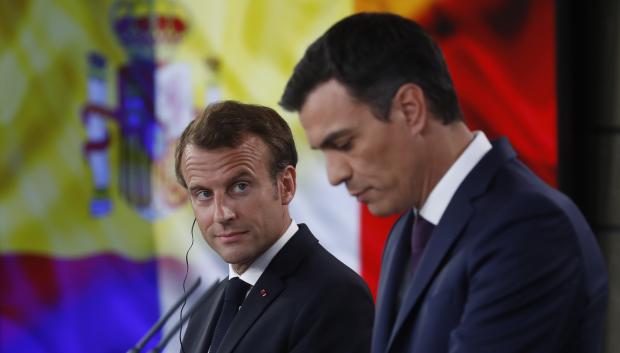 El presidente francés, Emmanuel Macron, junto a su homólogo español, Pedro Sánchez