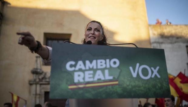 La candidata de Vox a la Presidencia de la Junta, Macarena Olona, participa en un acto público en Córdoba