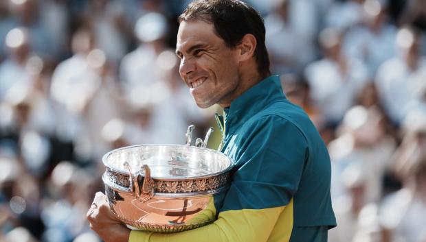 Rafa Nadal, con la Copa ya en sus manos. Es la 14ª vez que la coge