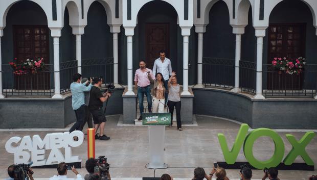 Santiago Abasal, Macarena Olona, Giorgia Meloni, durante el acto del pasado domingo de Vox en Marbella con motivo de la campaña electoral andaluza