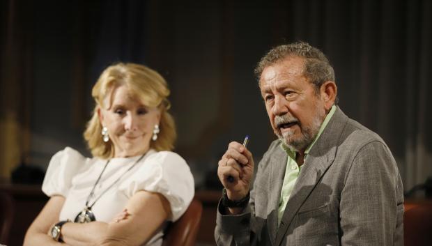 Esperanza Aguirre y Rafael Dávila durante el coloquio