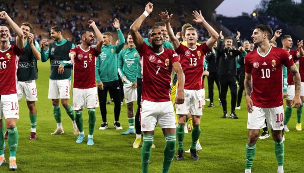 Los jugadores húngaros celebran su histórica victoria en Inglaterra