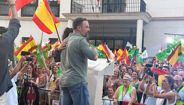 Santiago Abascal no dudó en enfrentarse a quien intentó dilapidar el acto y recordó los hechos sucedidos en la localidad madrileña de Vallecas