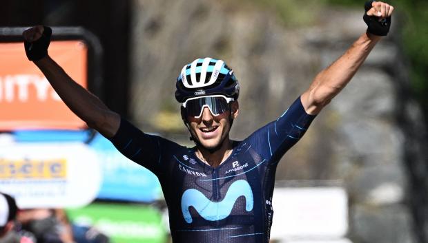 Carlos Verona, ciclista del Movistar Team, celebra la victoria en una etapa