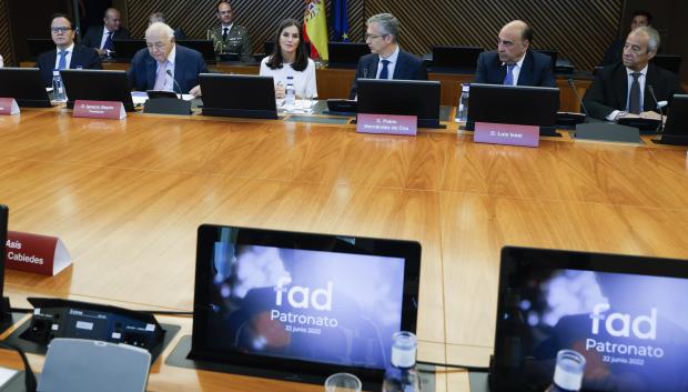 La reina Letizia asiste a la reunión del patronato de la Fundación FAD Juventud este miércoles en la sede del Banco de España en Madrid.