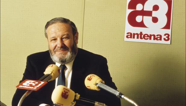 José Luis Balbín en los estudios de Antena 3