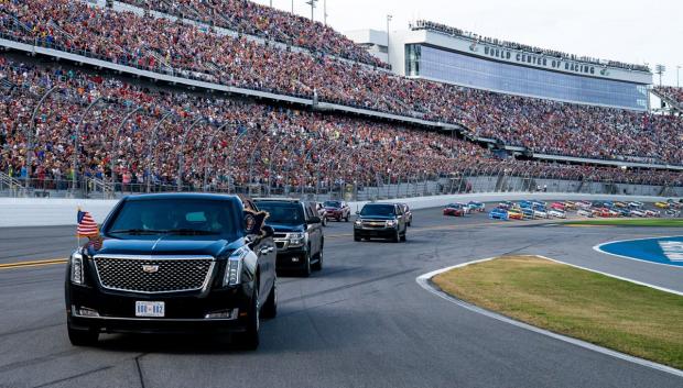 El Cadillac One de segunda generación, rodando en circuito durante las 24 Horas de Daytona, dentro viajaba Donald Trump