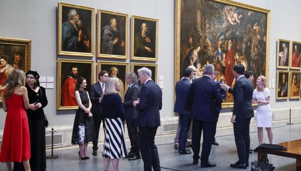 Llegada de los invitados al Museo del Prado, en Madrid, donde el presidente del Gobierno, Pedro Sánchez, ofrece este miércoles una cena a los jefes de Estado y jefes de Gobierno que participan en la cumbre de la OTAN.