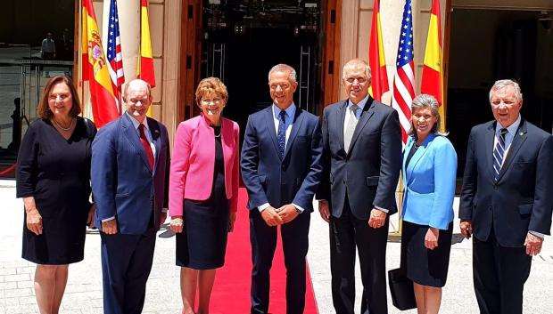 Una delegación de senadores de Estados Unidos se reúne con el presidente del Senado de España, Ander Gil