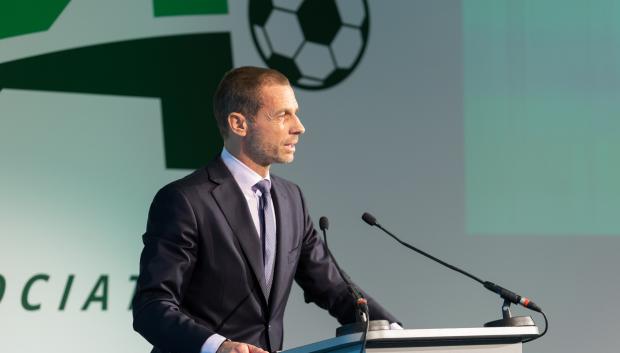 Ceferin, presidente de la UEFA, en una asamblea de la ECA