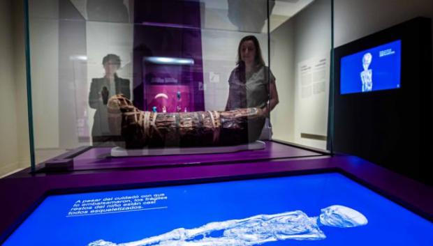 Una de las seis momias expuestas