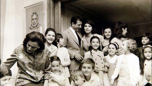 Cumpleaños de Belén Ordóñez. EN la foto aparece con sus padres Antonio Ordóñez y Carmen Dominguín y su hermana Carmen Ordóñez