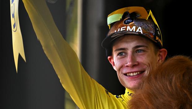 Vingegaard, feliz, es ya el ganador del Tour de Francia 2022
